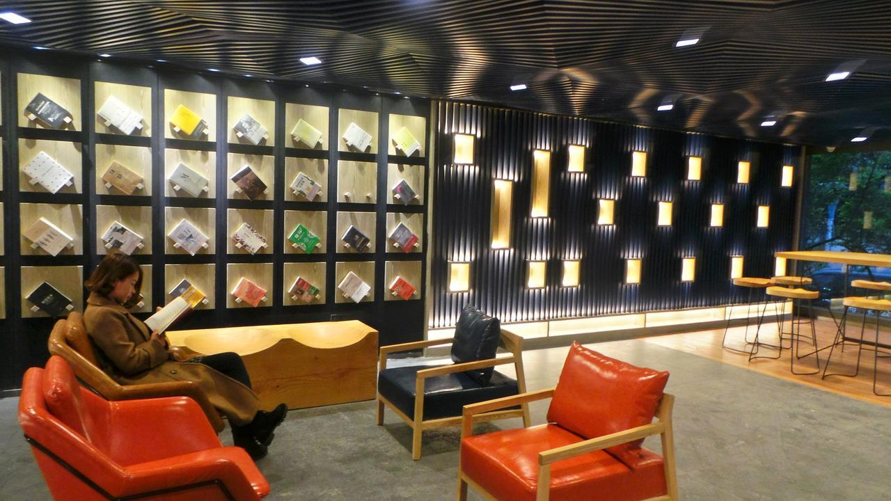 Lifu Hotel Wankel Jiang Tai Road Metro Station Branch Kanton Exteriér fotografie